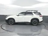2025 Nissan Pathfinder photo 2