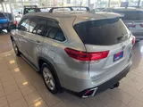 2017 Toyota Highlander photo 14