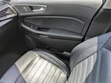2016 Ford Edge photo 16