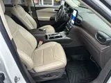 2020 Ford Explorer photo 9