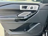 2021 Ford Explorer photo 21
