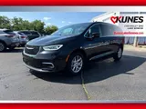 2023 Chrysler Pacifica photo 10
