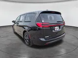 2022 Chrysler Pacifica photo 6