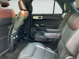 2021 Ford Explorer photo 16