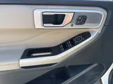 2021 Ford Explorer photo 26