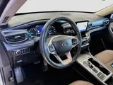 2021 Ford Explorer photo 9