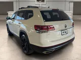2023 Volkswagen Atlas photo 3