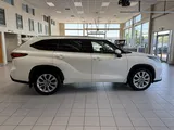 2021 Toyota Highlander photo 6
