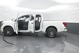 2022 Nissan Titan photo 43