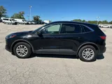 2022 Ford Escape photo 2