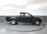 2016 Nissan Frontier photo 2