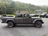 2020 Jeep Gladiator photo 3
