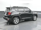 2023 Jeep Renegade photo 3