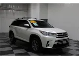 2019 Toyota Highlander photo 3