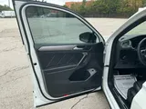 2022 Volkswagen Tiguan photo 13