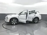 2026 Mitsubishi Outlander photo 39