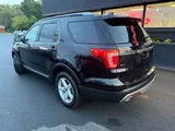 2017 Ford Explorer photo 4