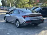 2025 Hyundai Elantra photo 8