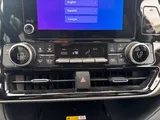 2023 Toyota Highlander photo 19