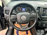 2020 Jeep Cherokee photo 16