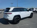 2025 Jeep Grand Cherokee photo 4