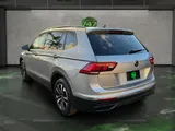 2024 Volkswagen Tiguan photo 3