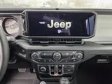 2026 Jeep Gladiator photo 6