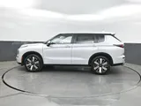 2026 Mitsubishi Outlander photo 3