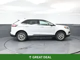 2024 Ford Edge photo 2
