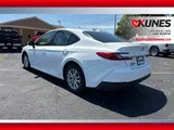2025 Toyota Camry photo 7