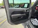 2021 Jeep Gladiator photo 16
