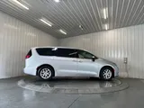 2023 Chrysler Pacifica photo 4