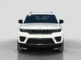 2027 Jeep Grand Cherokee L photo 2