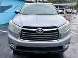 2014 Toyota Highlander photo 2