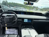 2027 Lincoln Navigator L photo 15