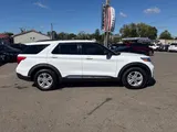 2021 Ford Explorer photo 2