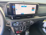 2026 Jeep Gladiator photo 22