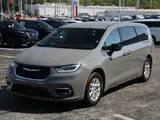 2025 Chrysler Pacifica photo 6