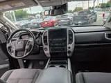 2021 Nissan Titan photo 14