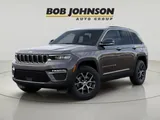 2025 Jeep Grand Cherokee photo 3
