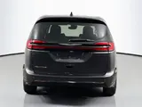 2023 Chrysler Pacifica photo 8