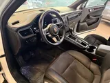 2018 Porsche Macan photo 2
