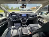 2024 Chrysler Pacifica photo 13