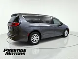 2023 Chrysler Pacifica photo 8