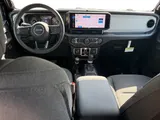 2026 Jeep Gladiator photo 10