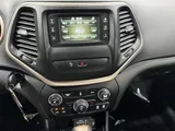 2018 Jeep Cherokee photo 15