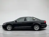 2016 Volkswagen Passat photo 2