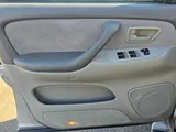 2002 Toyota Sequoia photo 11