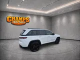 2023 Jeep Grand Cherokee photo 3