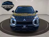2024 Mitsubishi Outlander photo 10